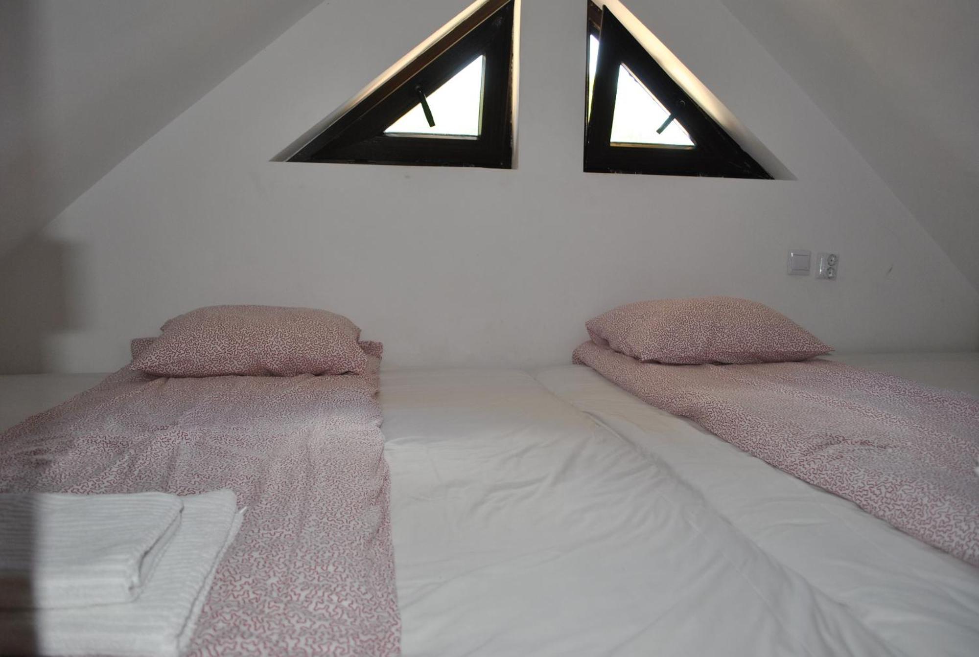 Hotel Conacul Bunicilor Novaci Habitación foto